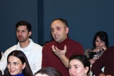 Режиссер-любитель представил в Баку два фильма, снятых за 214 манатов (ФОТО)