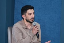 Режиссер-любитель представил в Баку два фильма, снятых за 214 манатов (ФОТО)