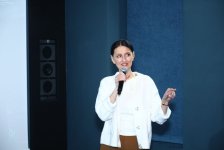 Режиссер-любитель представил в Баку два фильма, снятых за 214 манатов (ФОТО)