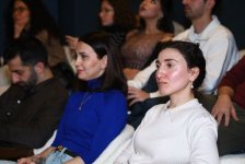 Режиссер-любитель представил в Баку два фильма, снятых за 214 манатов (ФОТО)