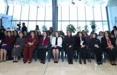 История в шелке и бархате - в Баку представлена выставка национальных костюмов (ФОТО)