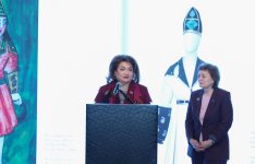 История в шелке и бархате - в Баку представлена выставка национальных костюмов (ФОТО)