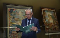 История в шелке и бархате - в Баку представлена выставка национальных костюмов (ФОТО)