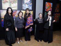 О чувствах, вдохновении и женском восприятии мира – в Баку открылась выставка в честь 8 Марта (ФОТО)