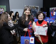 О чувствах, вдохновении и женском восприятии мира – в Баку открылась выставка в честь 8 Марта (ФОТО)