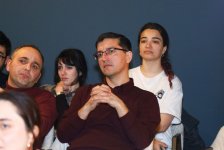 Режиссер-любитель представил в Баку два фильма, снятых за 214 манатов (ФОТО)