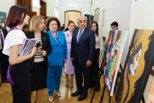 UNEC состоялся 1-й Международный симпозиум на тему “Роль женщин в устойчивом социально-экономическом развитии” (ФОТО)