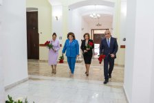 UNEC состоялся 1-й Международный симпозиум на тему “Роль женщин в устойчивом социально-экономическом развитии” (ФОТО)