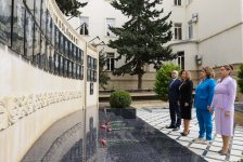 UNEC состоялся 1-й Международный симпозиум на тему “Роль женщин в устойчивом социально-экономическом развитии” (ФОТО)