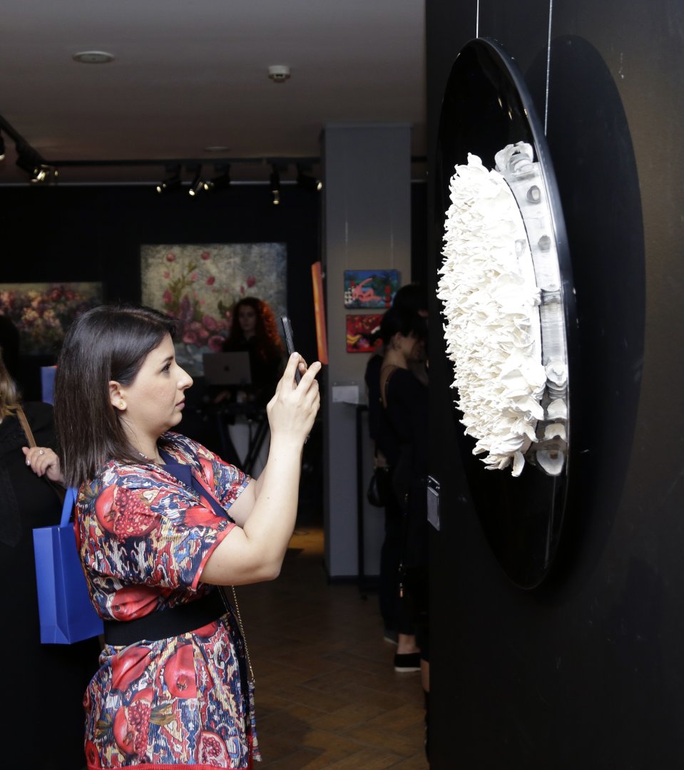 О чувствах, вдохновении и женском восприятии мира – в Баку открылась выставка в честь 8 Марта (ФОТО)