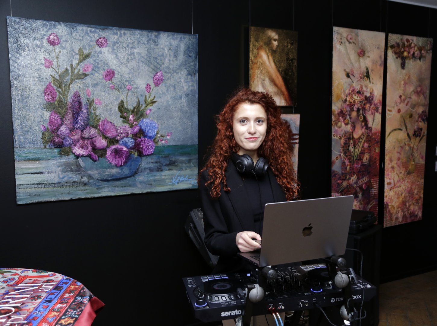 О чувствах, вдохновении и женском восприятии мира – в Баку открылась выставка в честь 8 Марта (ФОТО)