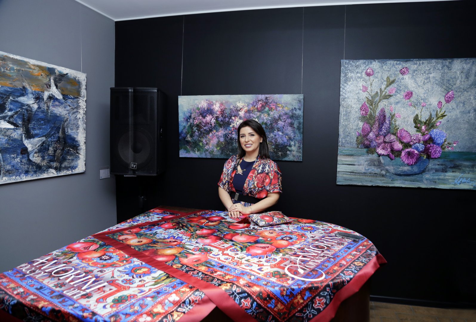 О чувствах, вдохновении и женском восприятии мира – в Баку открылась выставка в честь 8 Марта (ФОТО)