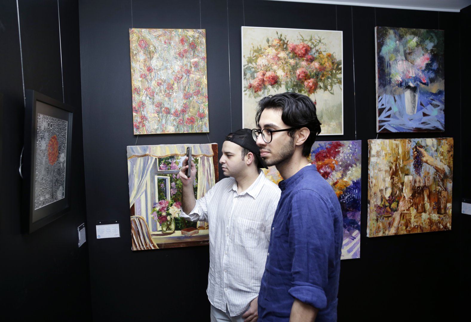 О чувствах, вдохновении и женском восприятии мира – в Баку открылась выставка в честь 8 Марта (ФОТО)