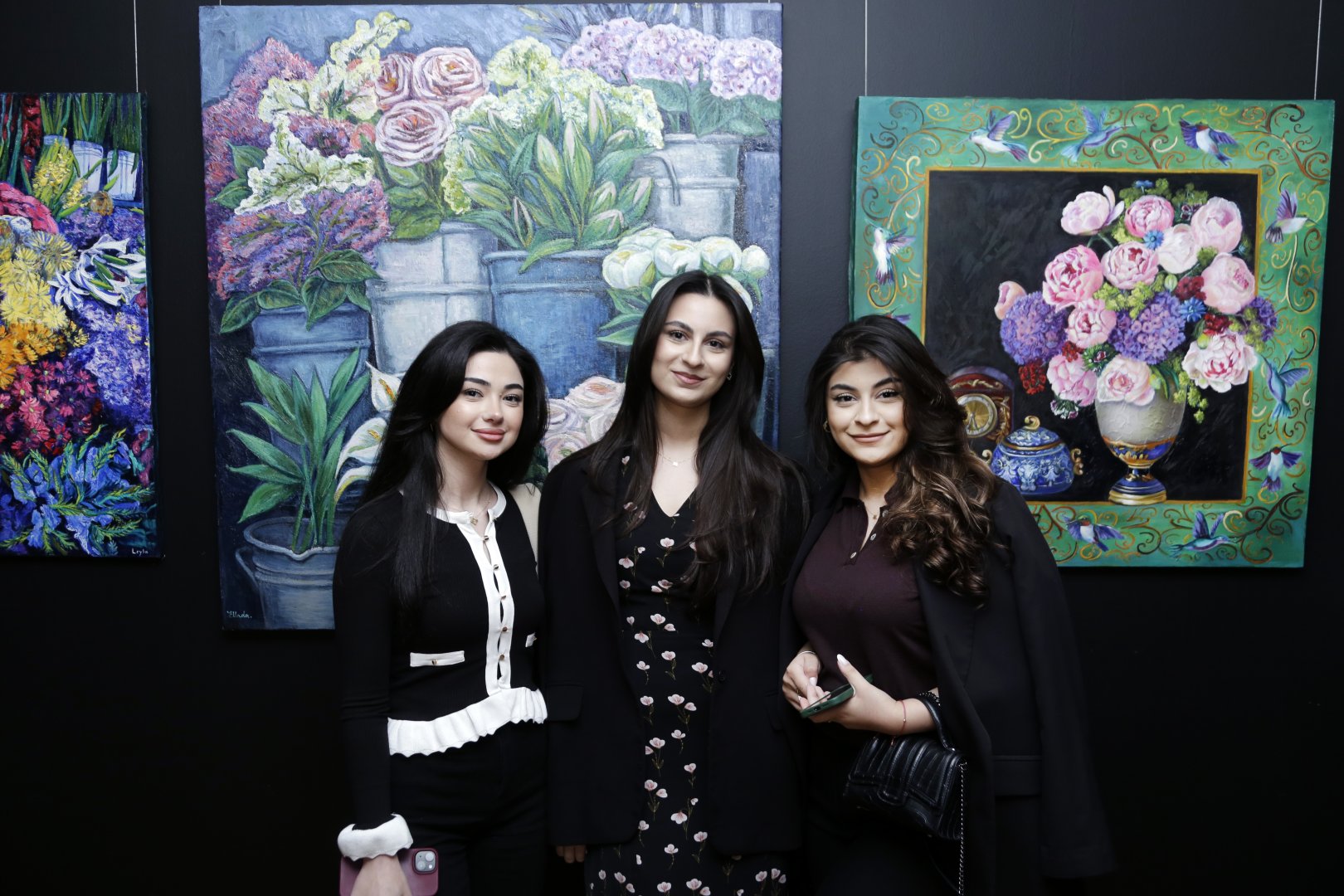 О чувствах, вдохновении и женском восприятии мира – в Баку открылась выставка в честь 8 Марта (ФОТО)