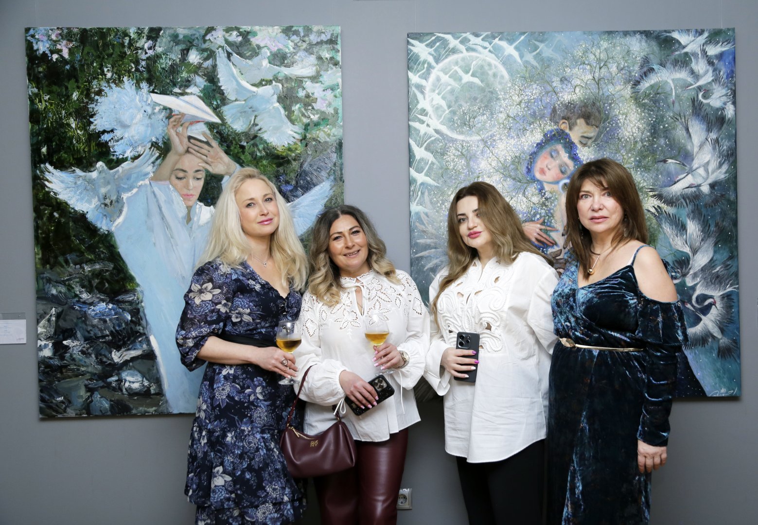 О чувствах, вдохновении и женском восприятии мира – в Баку открылась выставка в честь 8 Марта (ФОТО)