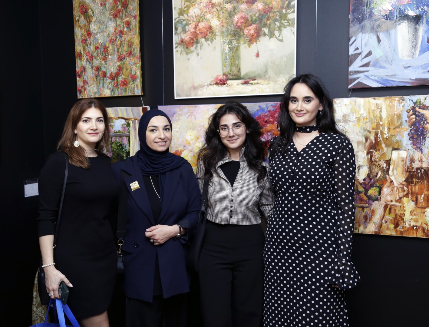 О чувствах, вдохновении и женском восприятии мира – в Баку открылась выставка в честь 8 Марта (ФОТО)