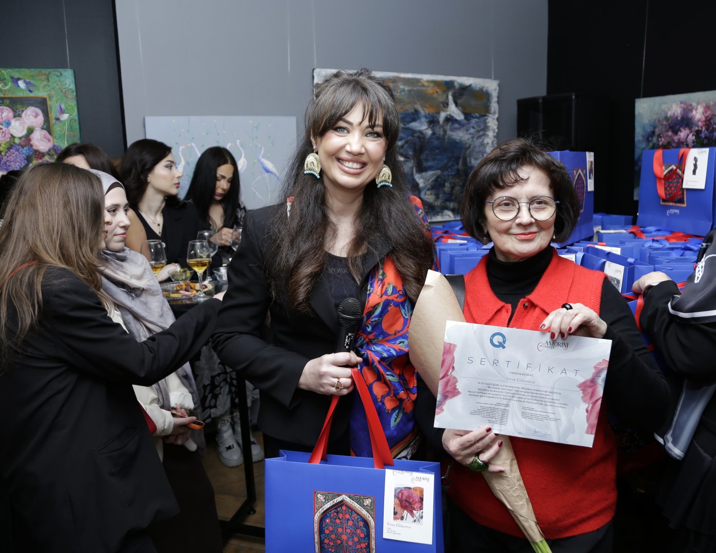 О чувствах, вдохновении и женском восприятии мира – в Баку открылась выставка в честь 8 Марта (ФОТО)