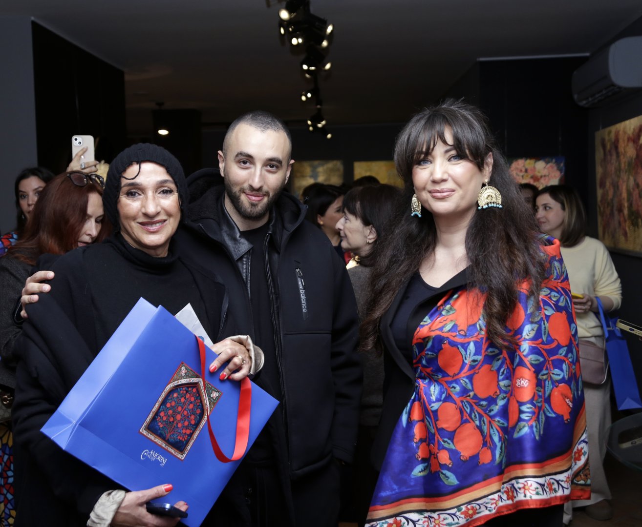 О чувствах, вдохновении и женском восприятии мира – в Баку открылась выставка в честь 8 Марта (ФОТО)