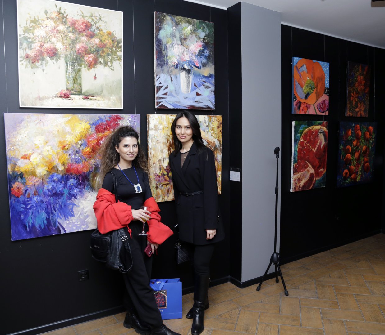 О чувствах, вдохновении и женском восприятии мира – в Баку открылась выставка в честь 8 Марта (ФОТО)