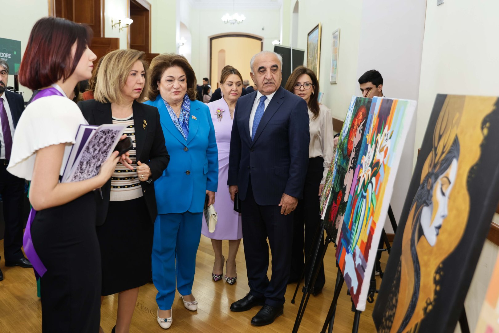 UNEC состоялся 1-й Международный симпозиум на тему “Роль женщин в устойчивом социально-экономическом развитии” (ФОТО)