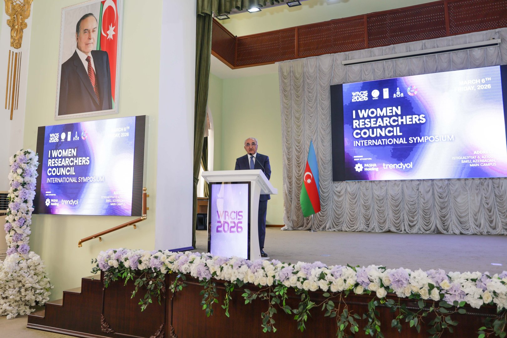 UNEC состоялся 1-й Международный симпозиум на тему “Роль женщин в устойчивом социально-экономическом развитии” (ФОТО)