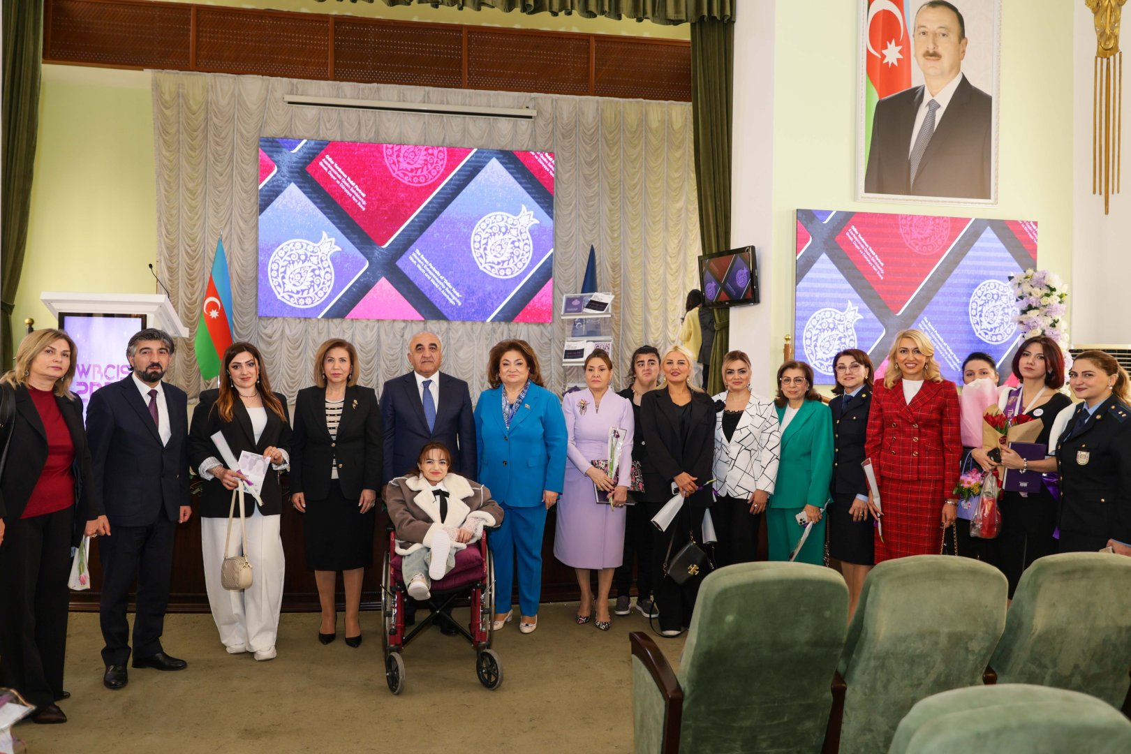 UNEC состоялся 1-й Международный симпозиум на тему “Роль женщин в устойчивом социально-экономическом развитии” (ФОТО)