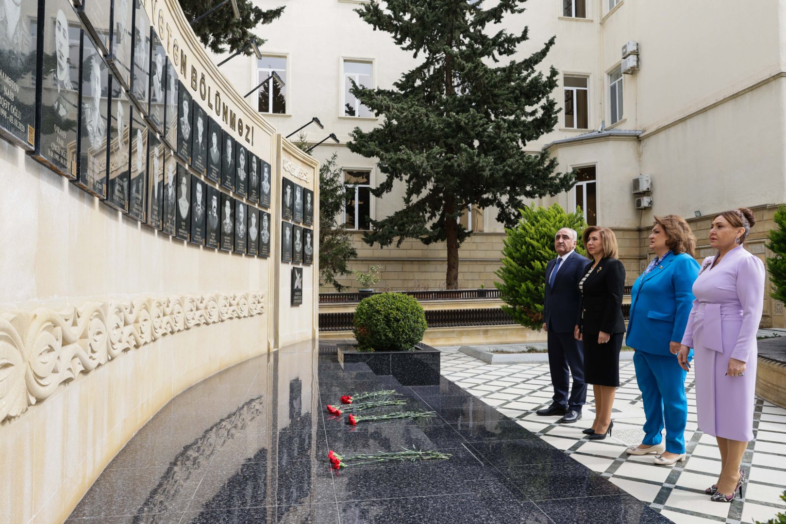 UNEC состоялся 1-й Международный симпозиум на тему “Роль женщин в устойчивом социально-экономическом развитии” (ФОТО)