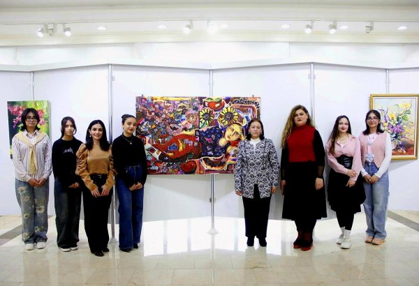 В Нахчыване открылась выставка "Женщины и цветы", посвящённая 8 марта (ФОТО)