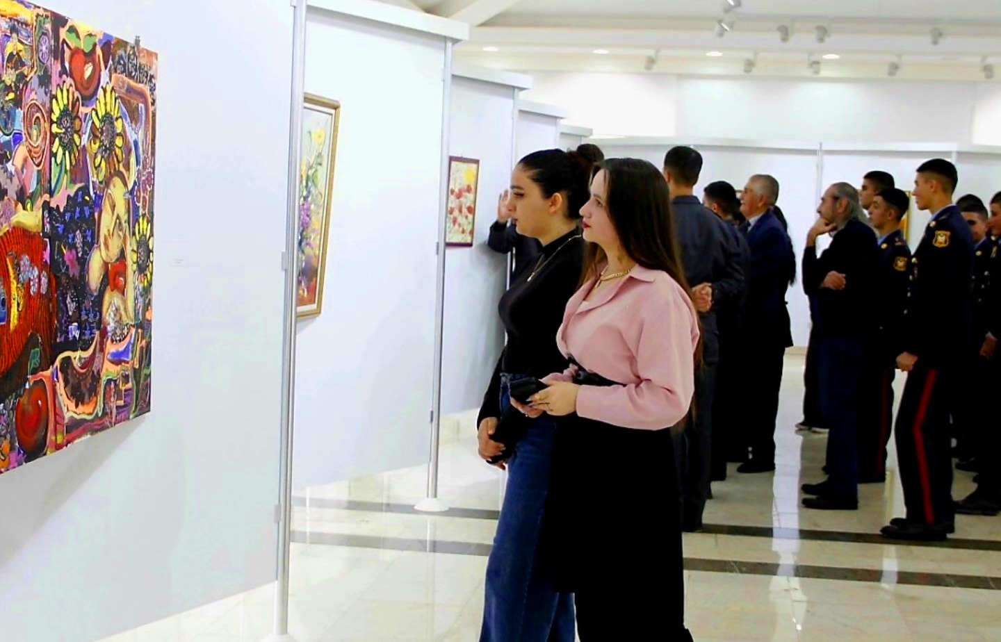 В Нахчыване открылась выставка "Женщины и цветы", посвящённая 8 марта (ФОТО)