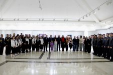 В Нахчыване открылась выставка "Женщины и цветы", посвящённая 8 марта (ФОТО)