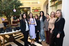 Вице-президент Фонда Гейдара Алиева Лейла Алиева приняла участие в групповой выставке «Дом с видом на пейзаж» (ФОТО)