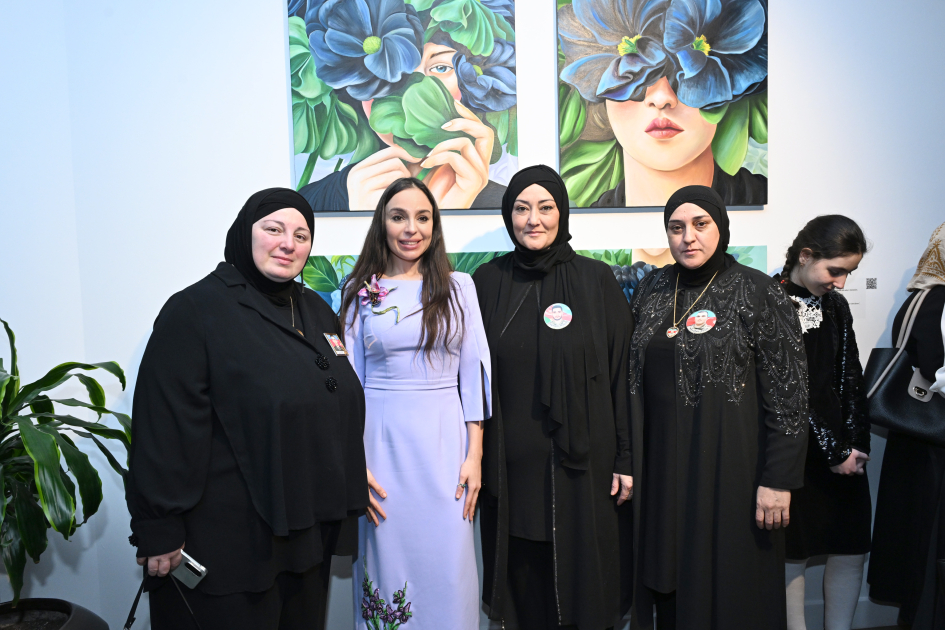 Вице-президент Фонда Гейдара Алиева Лейла Алиева приняла участие в групповой выставке «Дом с видом на пейзаж» (ФОТО)