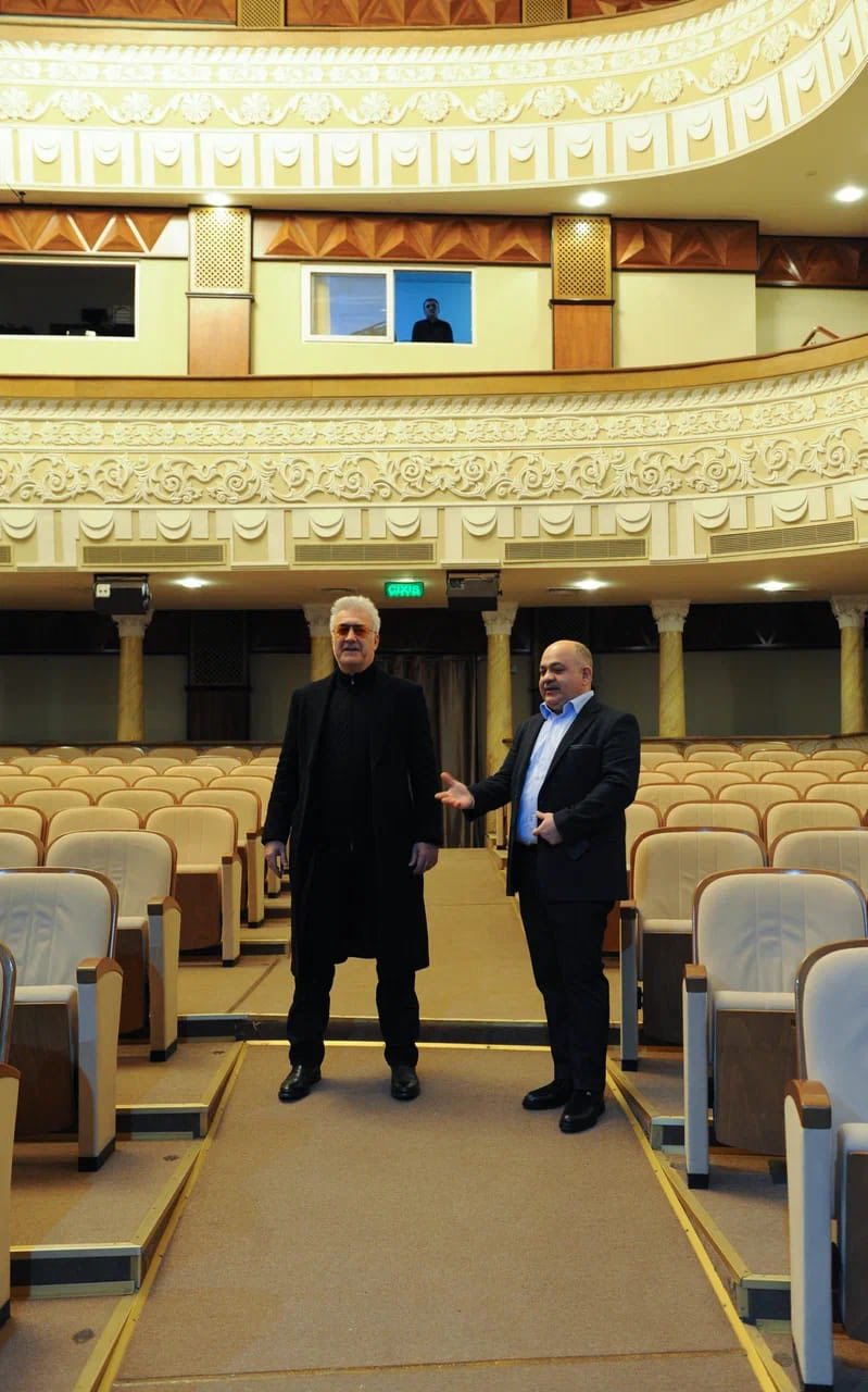 В Баку приехал известный турецкий актёр и режиссёр Тамер Карадаглы (ФОТО)