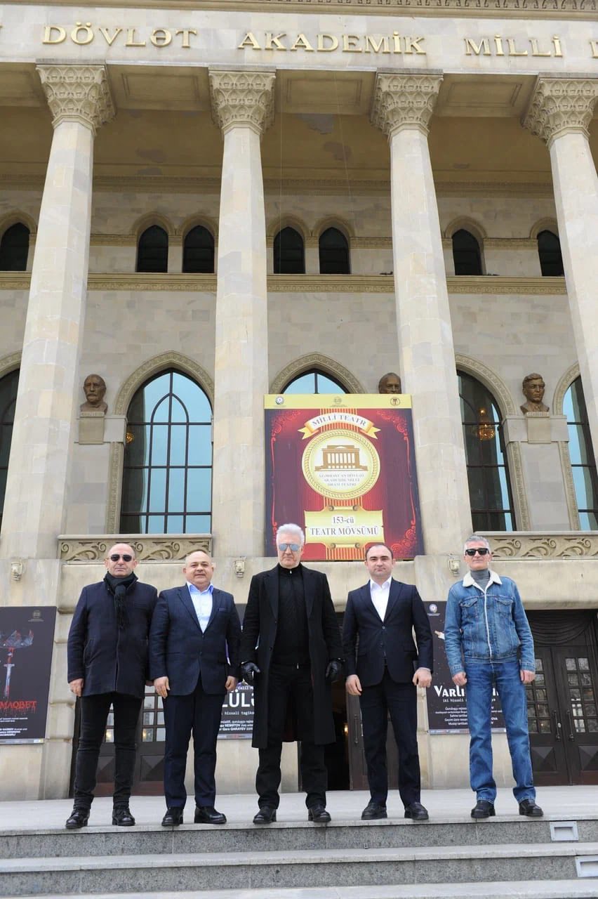 В Баку приехал известный турецкий актёр и режиссёр Тамер Карадаглы (ФОТО)