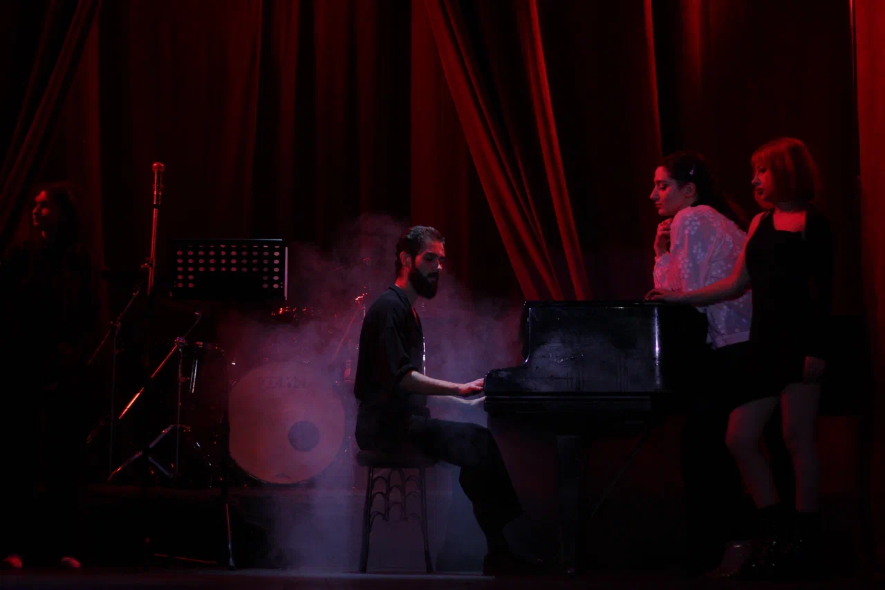 От Голливуда к Каспию - в Баку состоялась премьера мюзикла "Ла-Ла Ленд" (ФОТО)