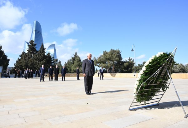 Президент Совета Европейского Союза почтил память шехидов в Баку (ФОТО)