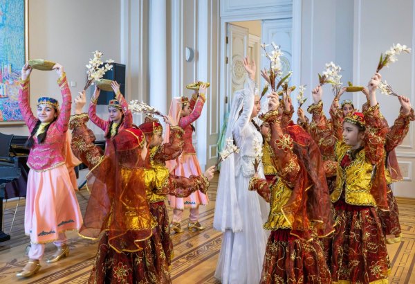 Праздник ветра и пробуждения весны в азербайджанских танцах (ФОТО)