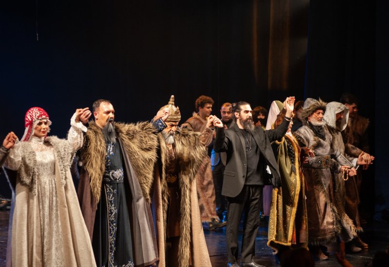 День национального театра Азербайджана отметили исторической премьерой и церемонией награждения (ФОТО)