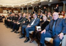 День национального театра Азербайджана отметили исторической премьерой и церемонией награждения (ФОТО)