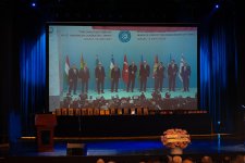 День национального театра Азербайджана отметили исторической премьерой и церемонией награждения (ФОТО)