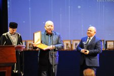 День национального театра Азербайджана отметили исторической премьерой и церемонией награждения (ФОТО)