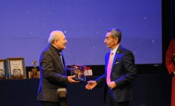 День национального театра Азербайджана отметили исторической премьерой и церемонией награждения (ФОТО)