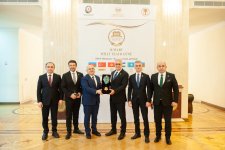 День национального театра Азербайджана отметили исторической премьерой и церемонией награждения (ФОТО)