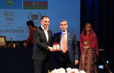 День национального театра Азербайджана отметили исторической премьерой и церемонией награждения (ФОТО)