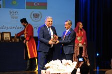 День национального театра Азербайджана отметили исторической премьерой и церемонией награждения (ФОТО)