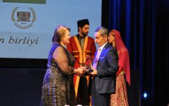 День национального театра Азербайджана отметили исторической премьерой и церемонией награждения (ФОТО)