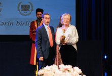 День национального театра Азербайджана отметили исторической премьерой и церемонией награждения (ФОТО)