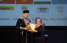 День национального театра Азербайджана отметили исторической премьерой и церемонией награждения (ФОТО)