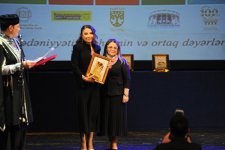 День национального театра Азербайджана отметили исторической премьерой и церемонией награждения (ФОТО)