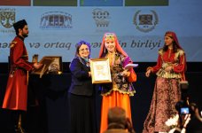 День национального театра Азербайджана отметили исторической премьерой и церемонией награждения (ФОТО)
